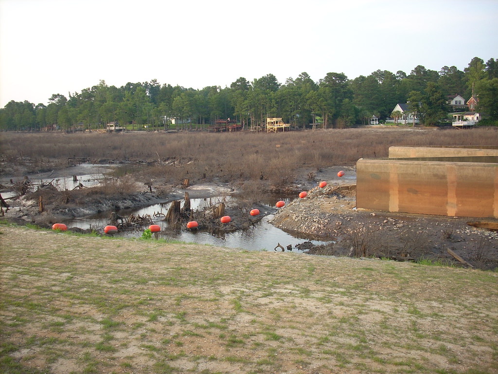 Drained Lake Hope Mills Lake in Hope Mills, North Carolina… Flickr