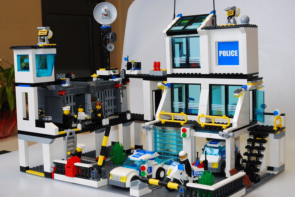 Lego City Police Station Completed! It is finally comple… Flickr