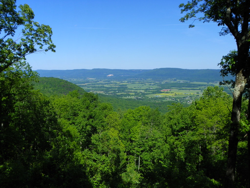 Tennessee's Beautiful Sequatchie Valley View from the Cumb… Flickr