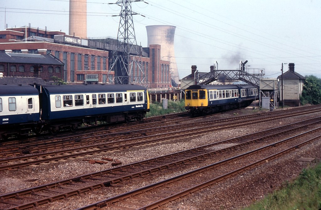 82.06.5 Ravensthorpe 2 units Ravensthorpe Station. Thornhi… Flickr