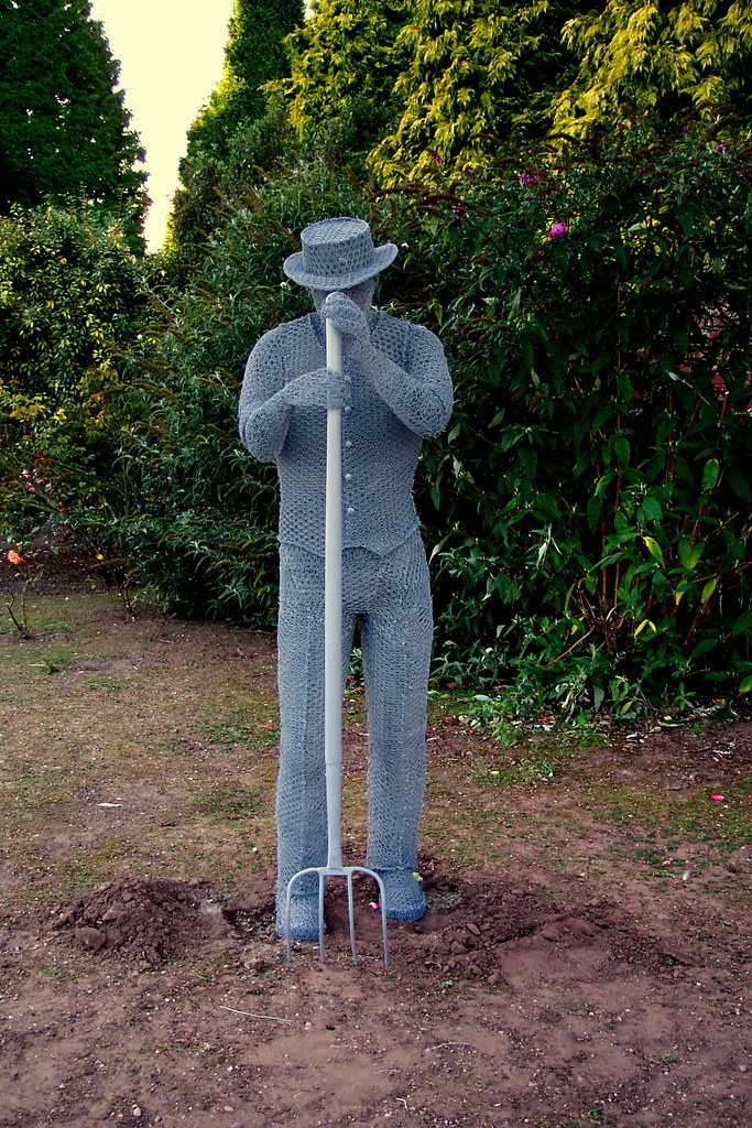 Derek KinzettWire SculptureNewstead Abbey commission"Lo… Flickr