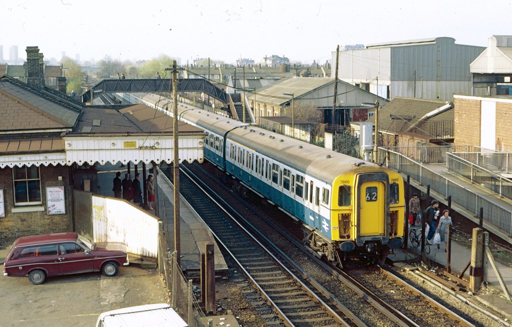Abbey Wood station in 1985 4 Vep (Class 423) unit 7866 hea… Flickr