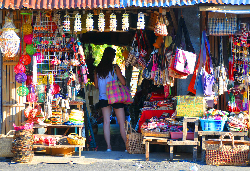 Bicol Souvenir handicraft vendor at Cagsawa Ruins, Daraga,… Flickr