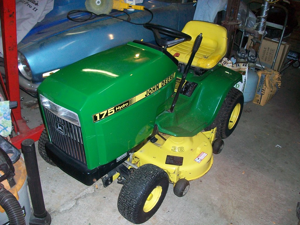 1990 John Deere 175 Hydro Our John Deere 175 that we bough… Flickr