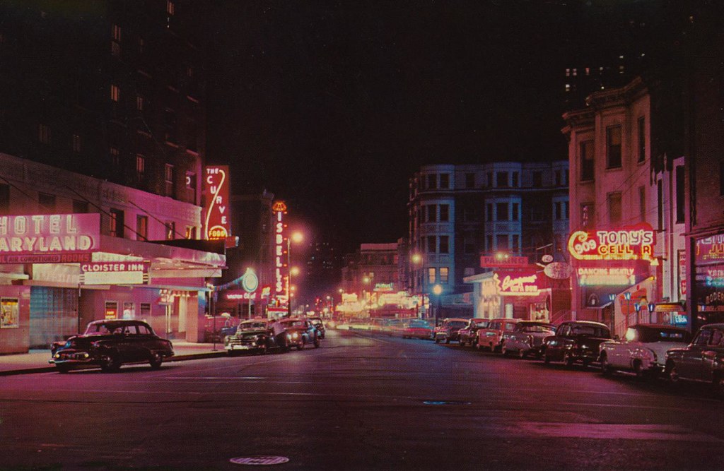 Rush Street at Night Chicago, Illinois Rush Street is th… Flickr