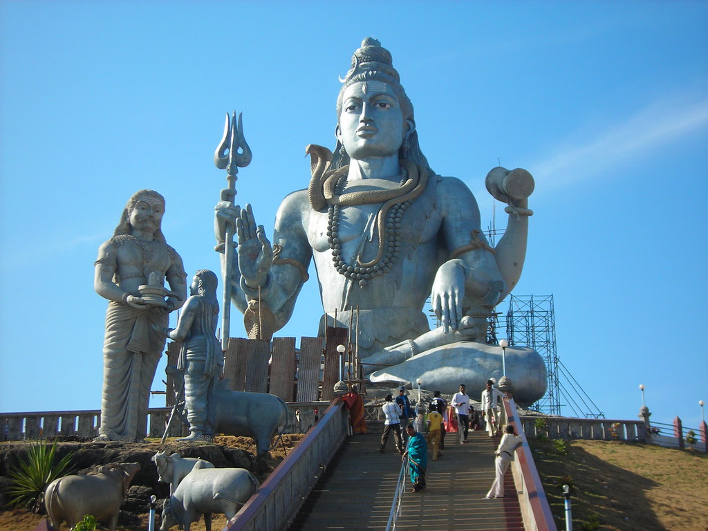 Statue of Lord Shiva, Karnataka huge towering statue of Lo… Flickr