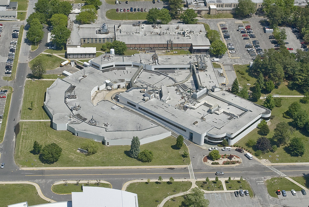 National Synchrotron Light Source The NSLS provides one