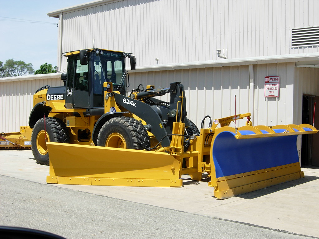 Kenosha, WI Snow Plow Loader A brandnew John Deere front… Flickr
