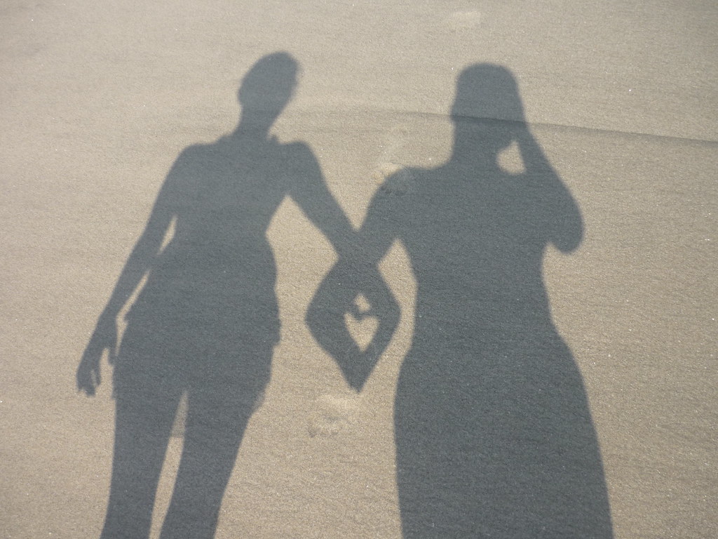 Sombras del amor en la arena Shadows of love in the sand E… Flickr