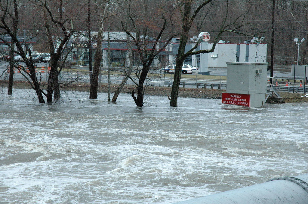 Pompton Lakes Flood 2010 The rising Ramapo River where it … Flickr