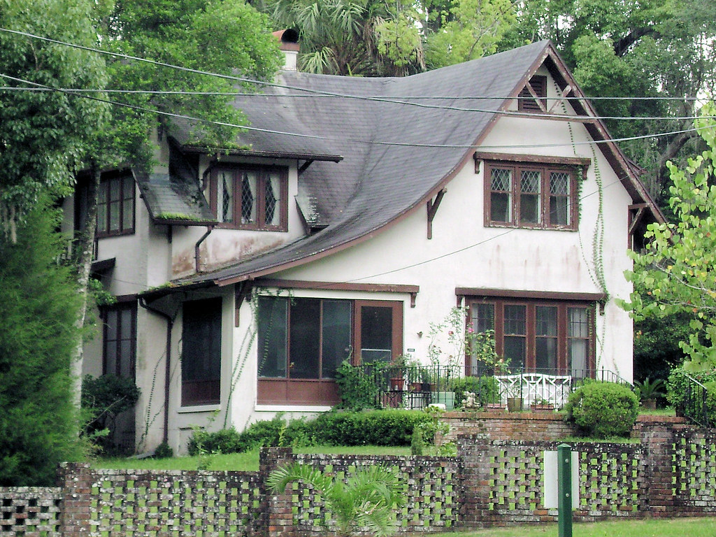 English Cottage Style 208 East Pennsylvania Avenue DeLan… Flickr