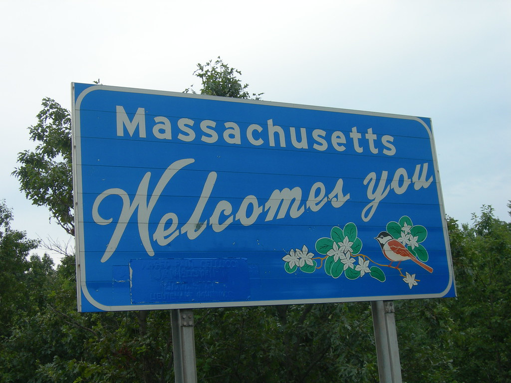 Massachusetts Sign I 93 at the NH state line. Flickr