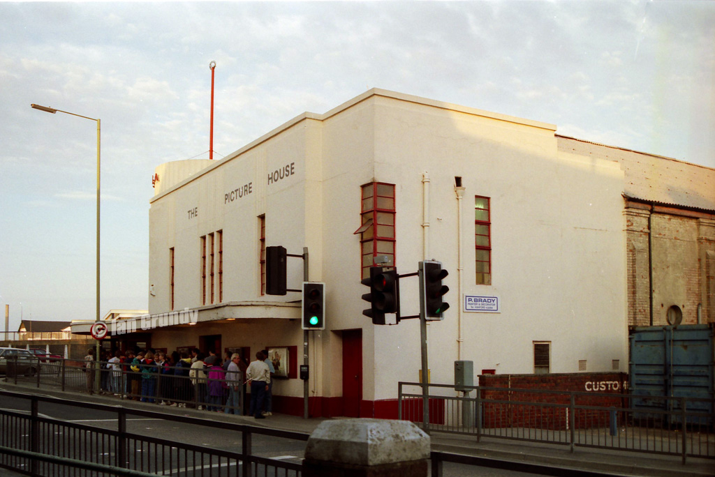 88 Ashford Picturehouse 25 The former Picture House in Ash… Flickr