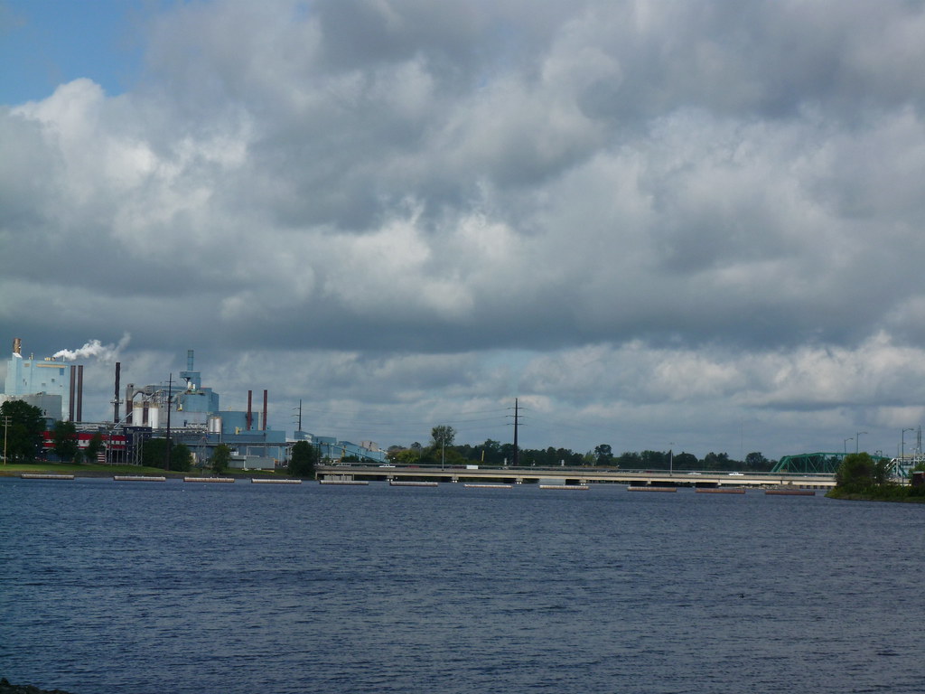 International Falls, MN Border Crossing Liren Chen Flickr