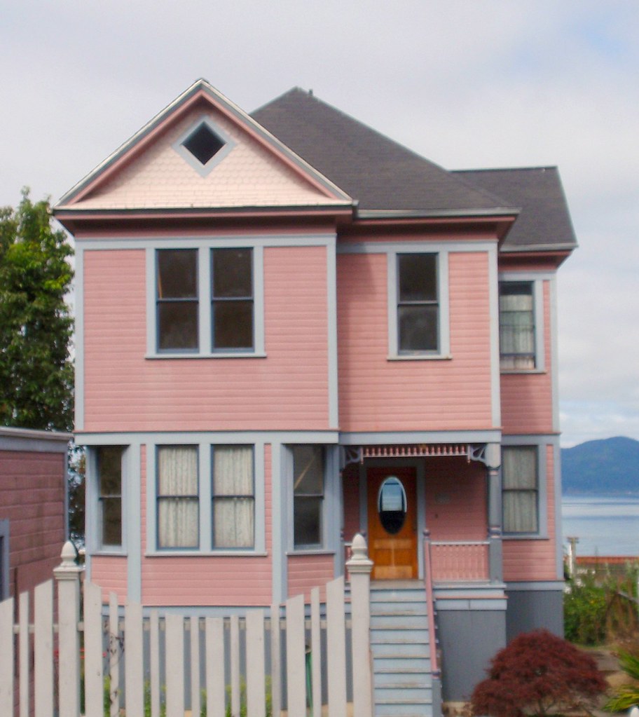 Pink/peach & blue Victorian house, Astoria, Oregon Flickr