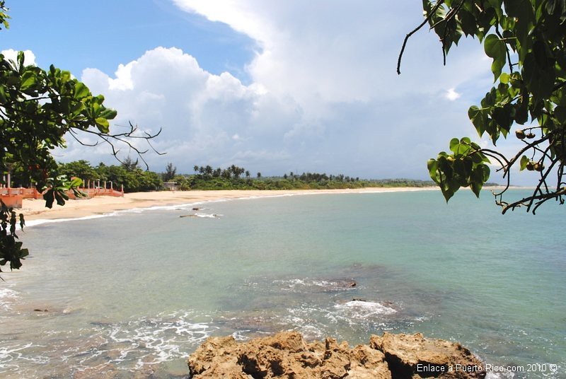 Playa La Marina de Hatillo, Puerto Rico Vista de la La Mar… Flickr