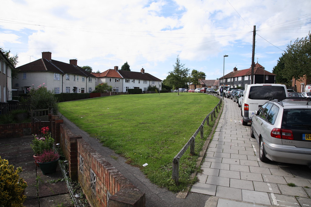 The Watling Estate Green spaces amongst the houses on the … Flickr
