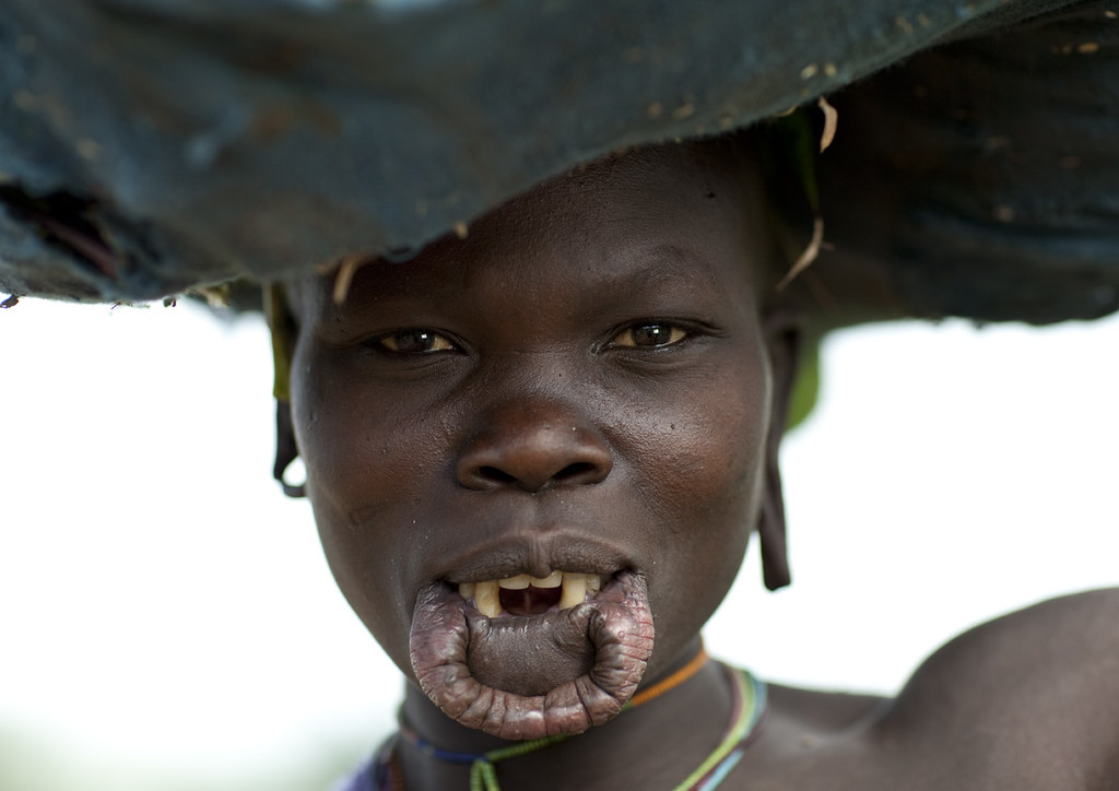 Surma woman in Tulgit Omo Ethiopia A Surma / Suri girl w… Flickr