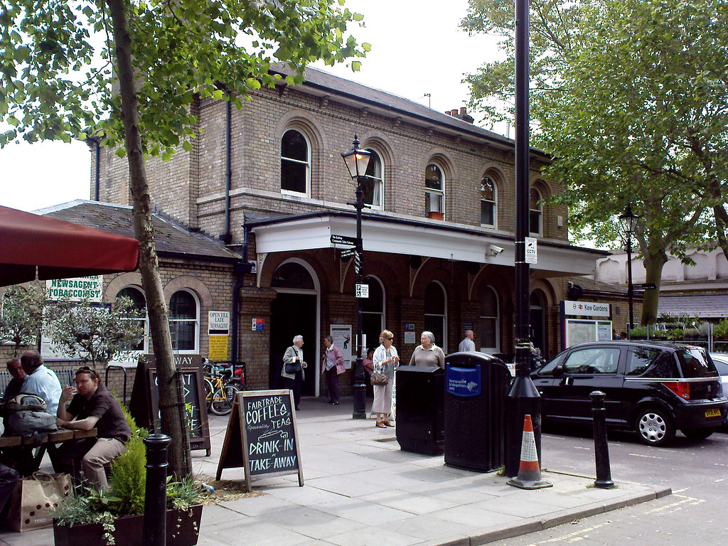 Kew Gardens Station Kew Gardens station is a London Underg… Flickr
