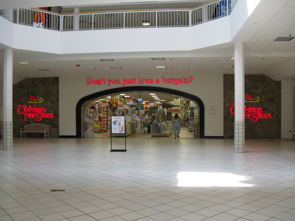 Crystal Mall Waterford Connecticut I took this for the p… Flickr