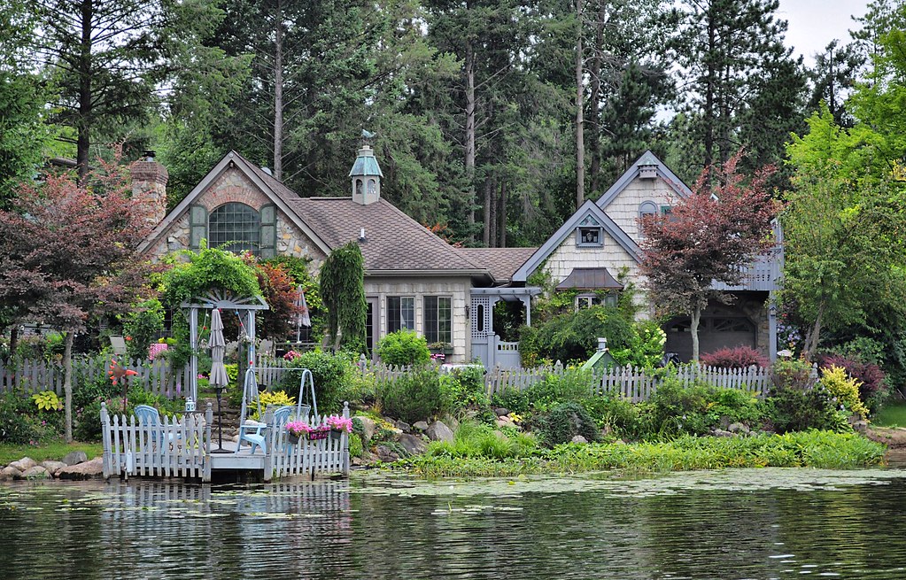 The Precious Cottage Many summer homes and cottages line t… Flickr