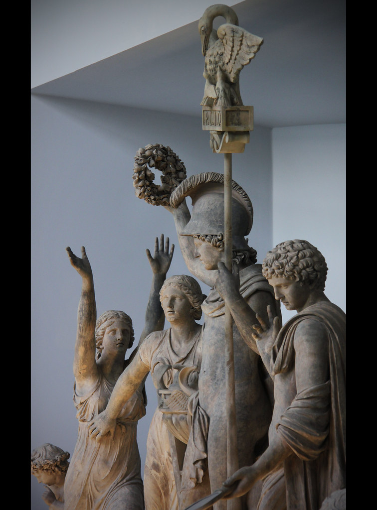 Roman statues Museum of London Kotomi_ Flickr