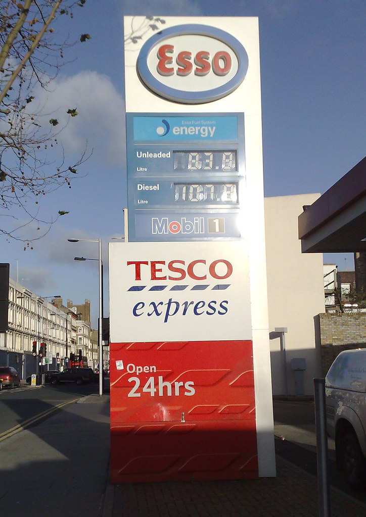 ESSO Petrol garage Tesco Fulham Road Fulham 25th November … Flickr