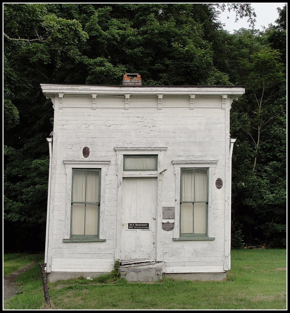 Ohio Bristolville Abandoned doctor's office in Bristolvi… Flickr