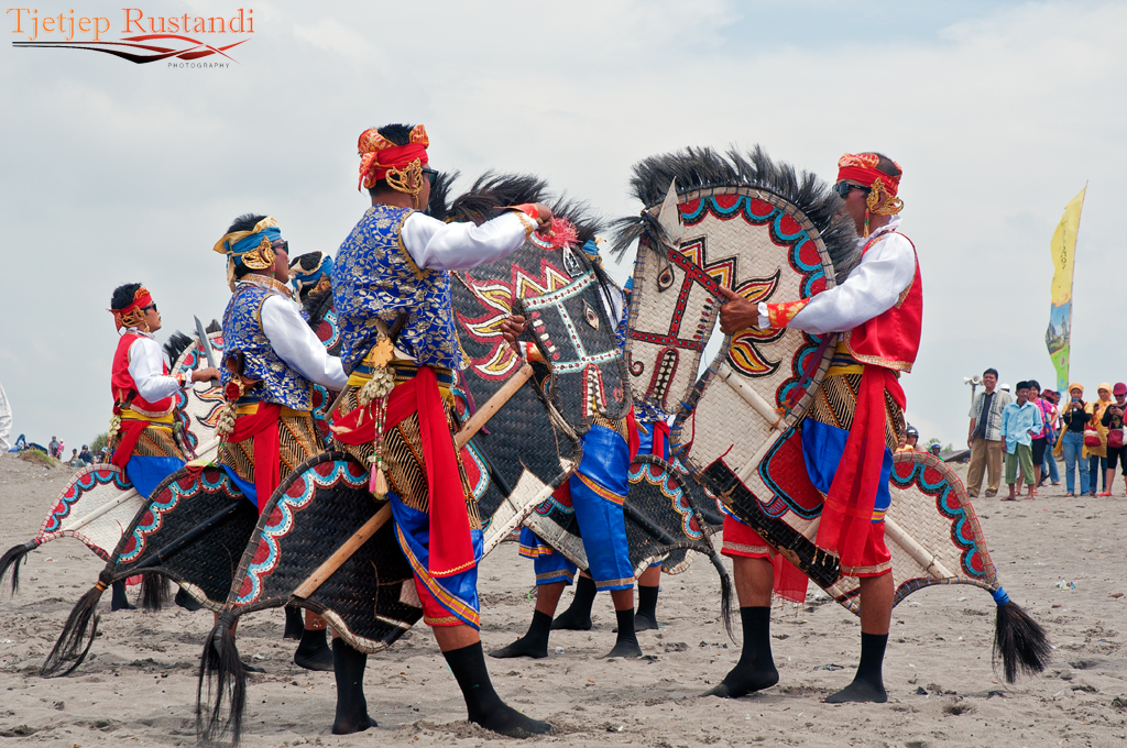 National Kite Festival Kuda lumping dance Kuda Lumping a… Flickr
