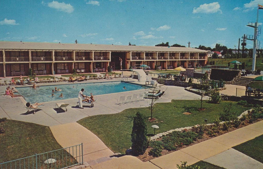 The Cardboard America Motel Archive August 2010