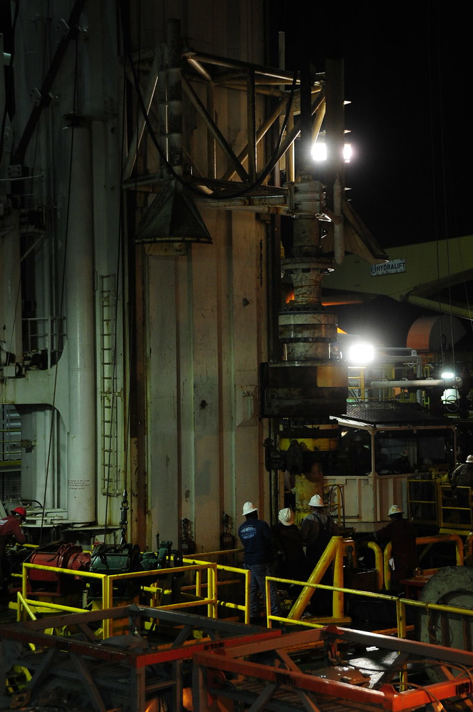 Deepwater Horizon BOP extraction GULF OF MEXICO (Sept. 4, … Flickr