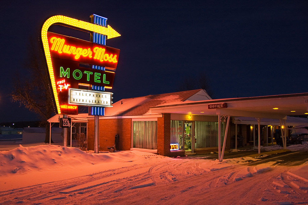 Munger Moss Motel The Munger Moss Motel sign still burns b… Flickr