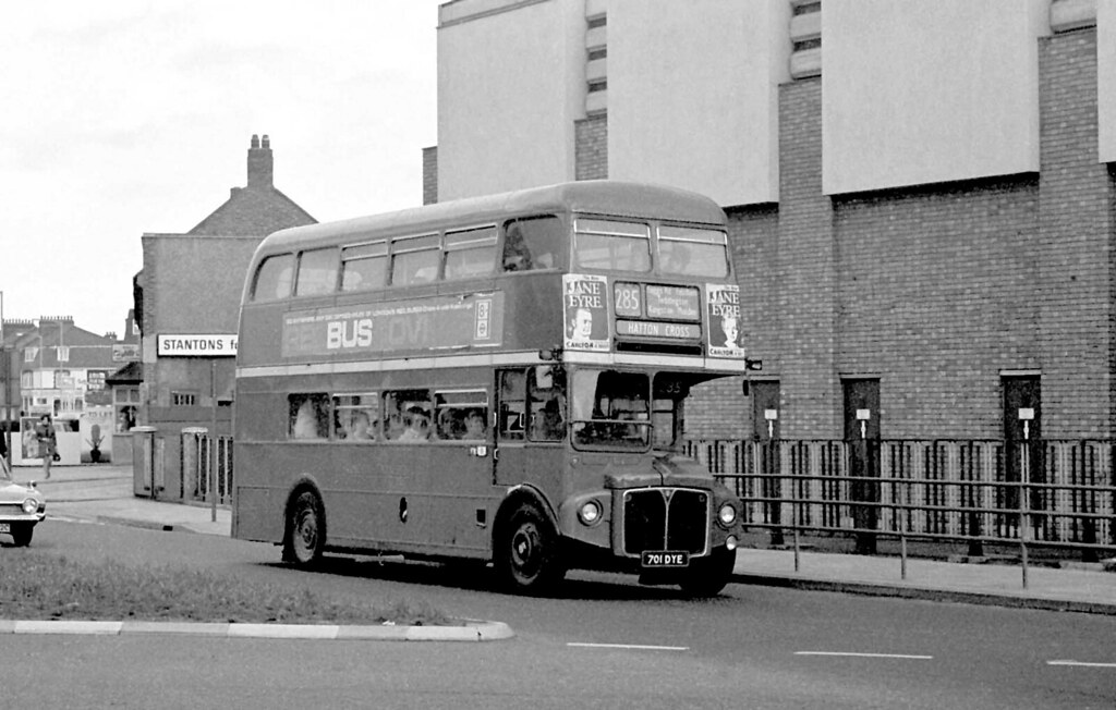 RM1701 (701DYE) from Fulwell Garage at New Malden Shannon … Flickr