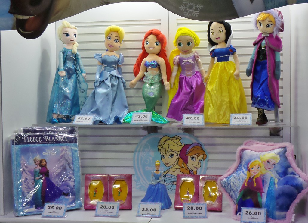 Disney On Ice 2017 Frozen Merchandise Dolls hytam2 Flickr
