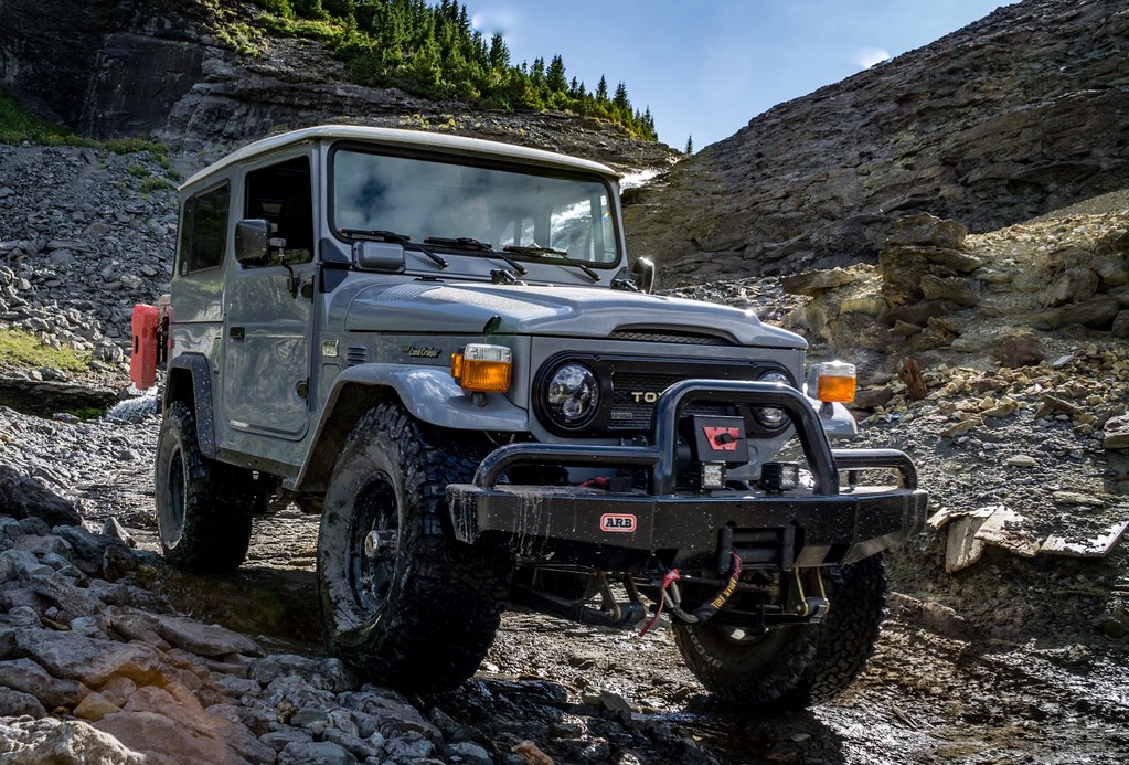 Riley's Custom UZJ40 Toyota Cruisers & Trucks Magazine Land