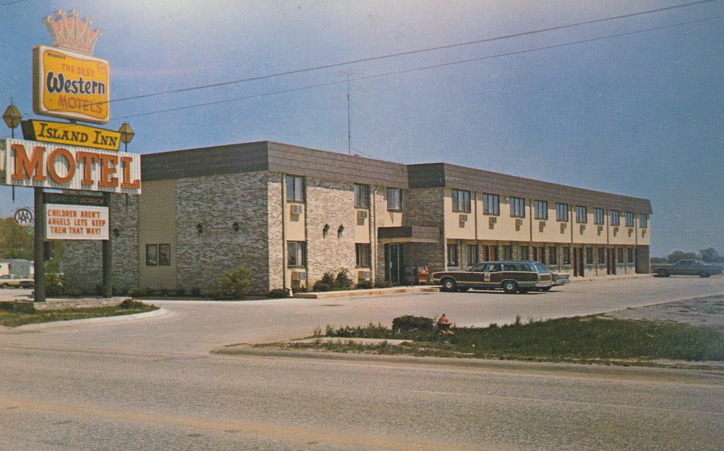 The Cardboard America Motel Archive March 2011
