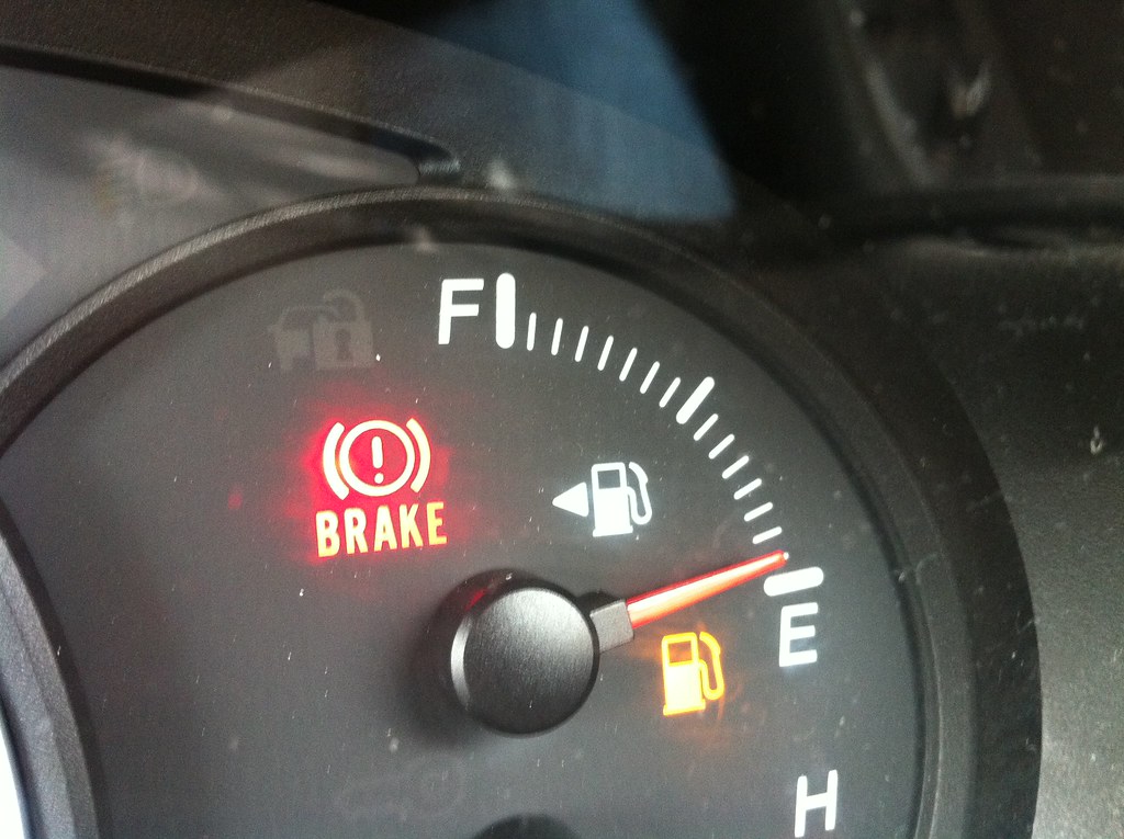 ¿Cuántos kilómetros se pueden hacer con el tanque de tu coche en reserva?