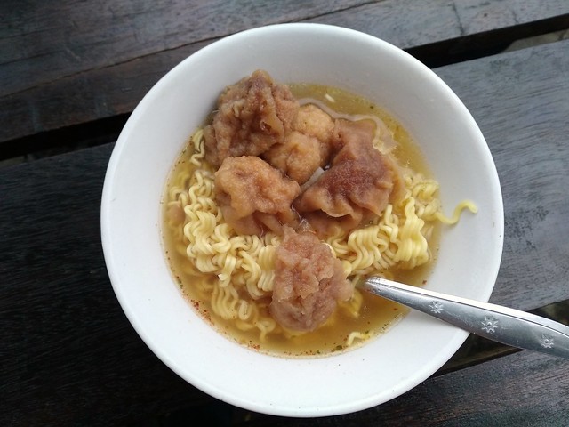 Sensasi Bakso Cuanki 8 ribu di Taman Vanda Bandung Mama Minta Piknik