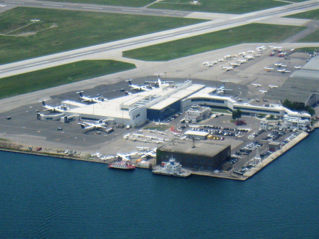 Billy Toronto City Airport Porter Airlines' Bombard… Flickr