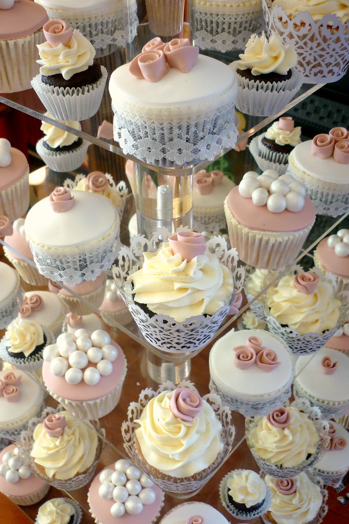 Vintage dusky rose wedding cupcakes This is a lovely set u… Flickr