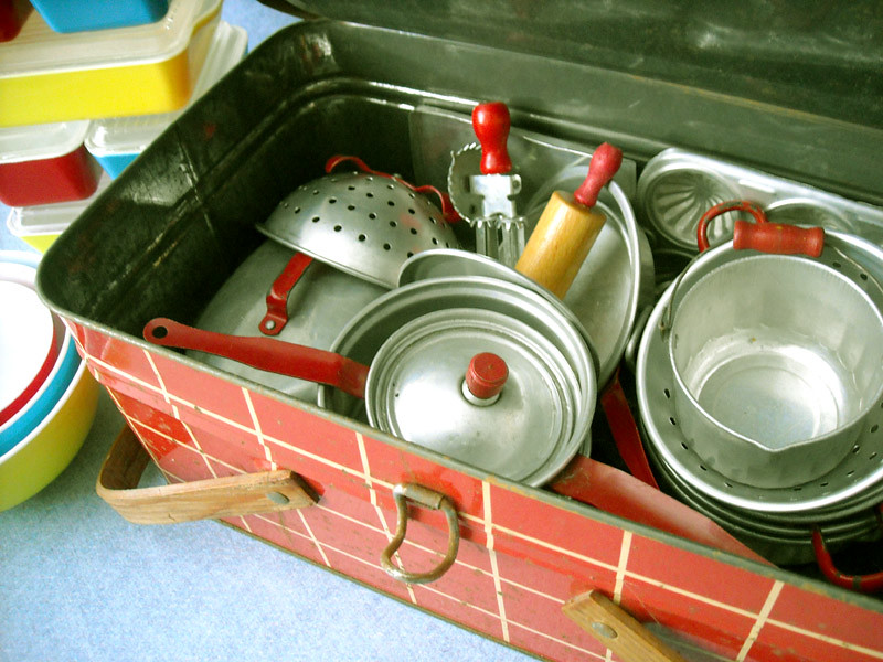 Vintage Tin Kitchen Toy* Vintage tin kitchen toy utensils,… Flickr