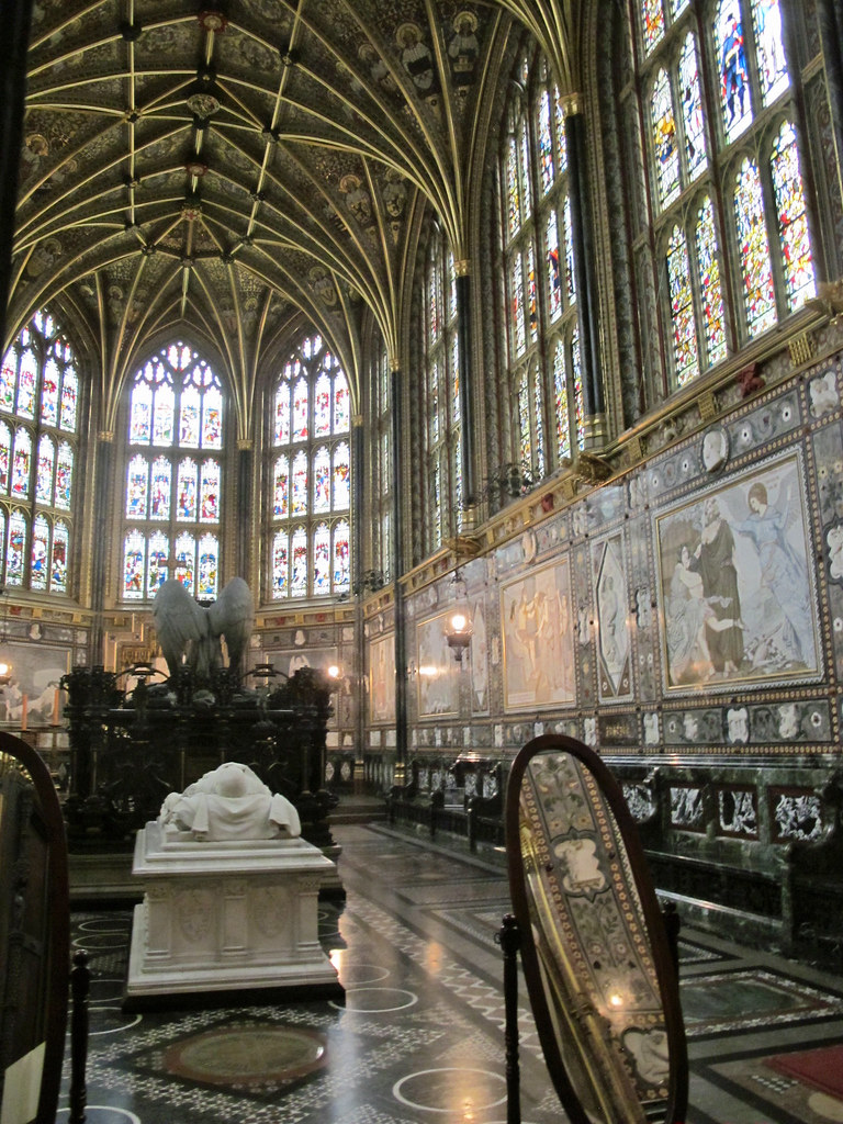 The large tomb is Prince Albert Victor Duke of Clarence, g… Flickr