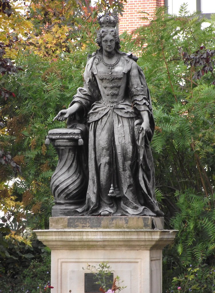 Queen Charlotte, Queens Square, Bloomsbury Statue, Queen charlotte