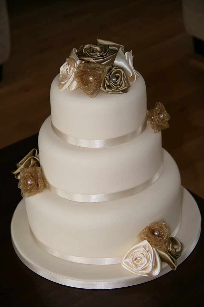 WEDDING CAKE Wedding cake covered in champagne coloured su… Flickr