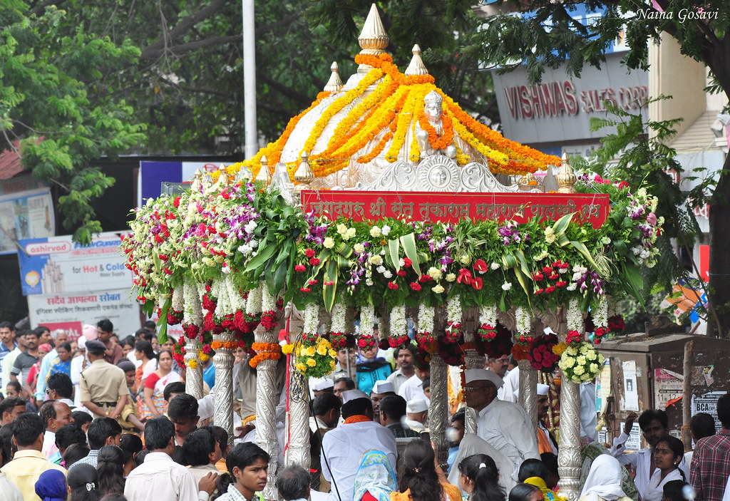 Sant Tukaram Palkhi 1 Palkhi (means palanquin ) is a 1000 … Flickr