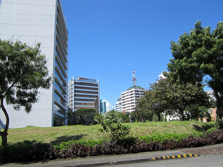 Madrigal Business Park Madrigal Business Park is a mini bu… Flickr