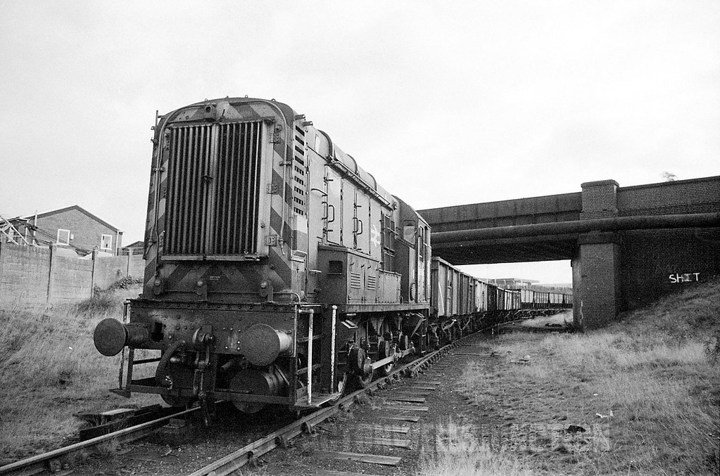 chadderton coal yard 08569 shunting 4 (jim carter) 1980's Flickr
