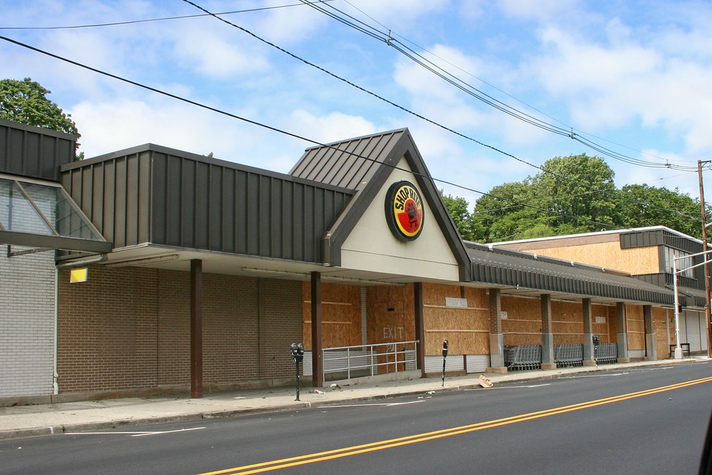 Nutley ShopRite Post Hurricane Irene still boarded up, a… Flickr