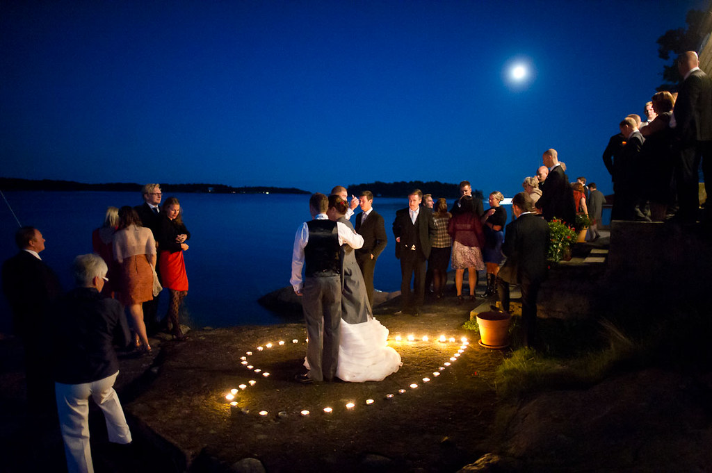 Full moon wedding shot D3s amazes me from time to time. Th… Flickr