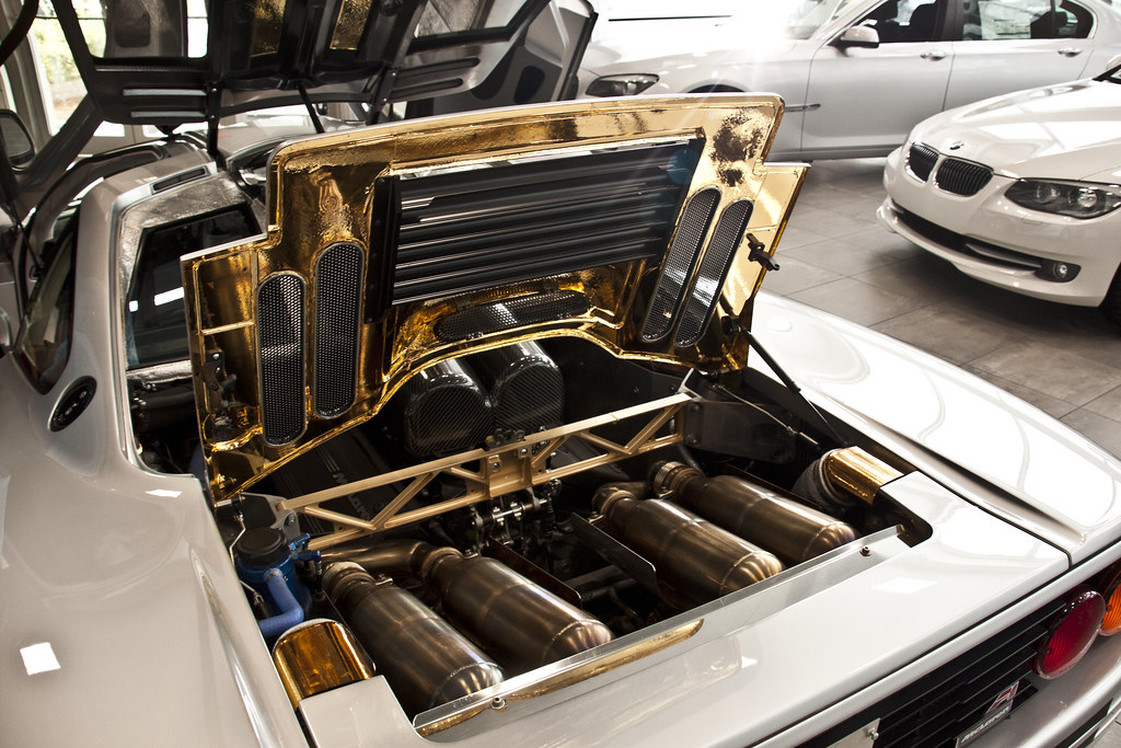 McLaren F1 engine bay For Vid… Flickr